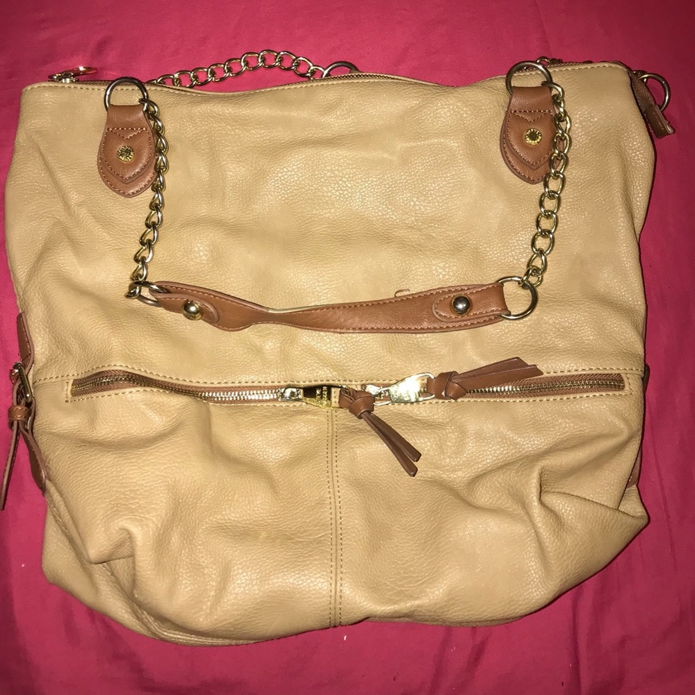 Steve Madden beige chain bag.